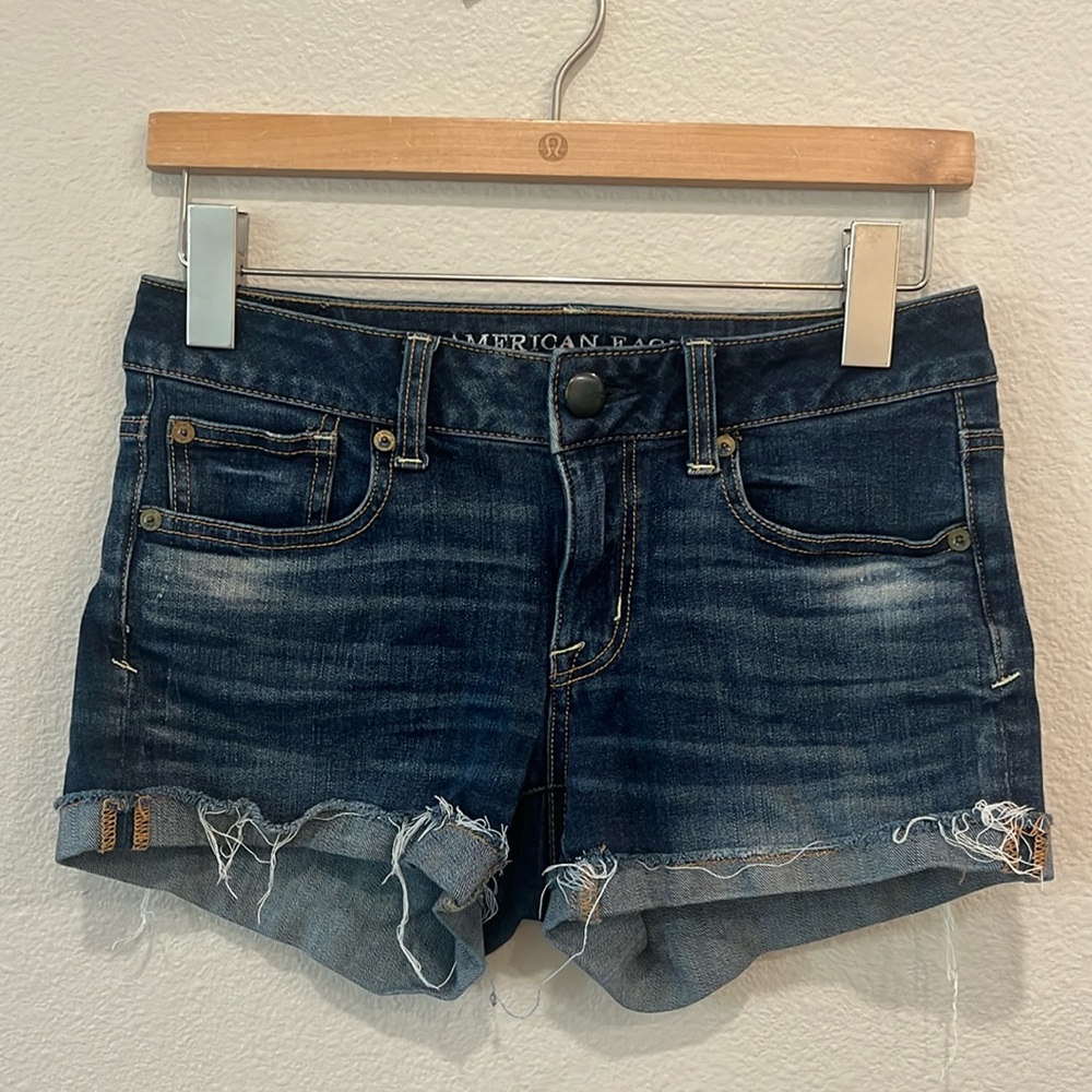 American Eagle 3” denim shorts. Fits size 0: 14” waist, 7” rise
